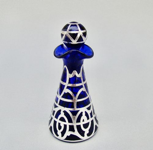 George V Sterling Silver & Bristol Blue Glass Scent Bottle, Birmingham 1914