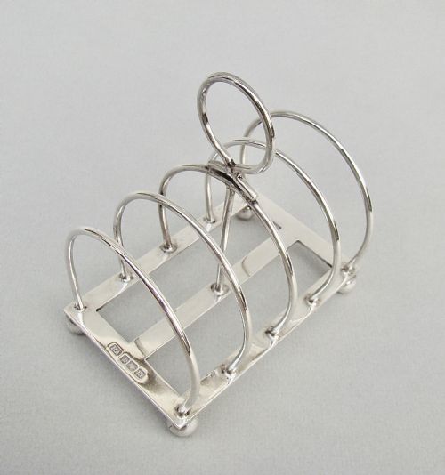 fig 2. GOOD EDWARDIAN SILVER TOAST RACK BY THE ATKINS BROTHERS, SHEFFIELD 1904