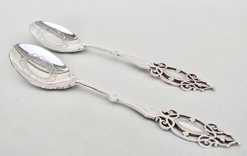 fig 2. EXQUISITE CASED SET OF STERLING SILVER PRESERVE SPOONS BY MAPPIN & WEBB, SHEFFIELD 1922