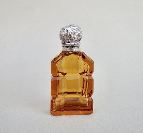 fig 1. VICTORIAN SILVER AND AMBER GLASS SCENT BOTTLE BY THE MOUSLEY BROTHERS , BIRMINGHAM 1899