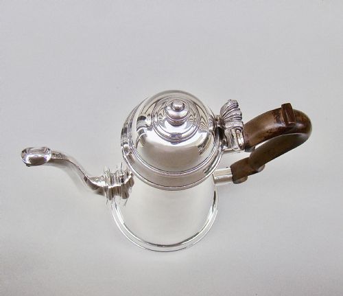 fig 2. EXCEPTIONAL QUEEN ANNE STYLE SOLID SILVER COFFEE POT BY MAPPIN & WEBB, LONDON 1919