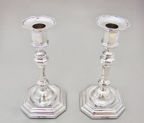 Fabulous Pair of Georgian Revival Sterling Silver Candlesticks by the Goldsmiths & Silversmiths, London 1908