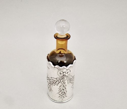 fig 1. EDWARDIAN SILVER & AMBER GLASS SCENT BOTTLE BY ROBERT PRINGLE & SONS, CHESTER 1909
