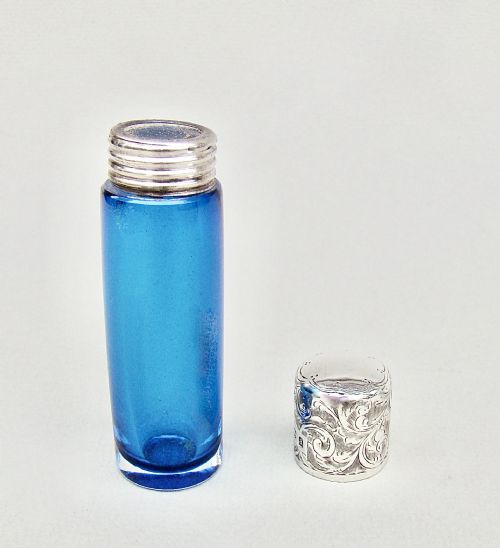 fig 2. RARE VICTORIAN SILVER AND TURQUOISE GLASS SCENT BOTTLE BY THE MOUSLEY BROTHERS, BIRMINGHAM 1900