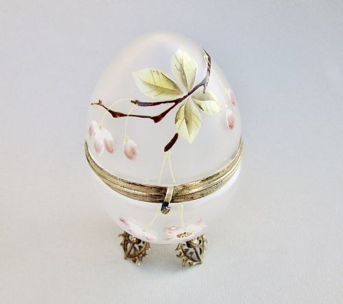 fig 1. RARE 19TH C. FRENCH EGG-SHAPED ENAMELLED GLASS TRINKET BOX WITH ORMULU MOUNTS, CIRCA 1890