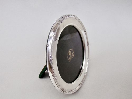 fig 1. EDWARDIAN SILVER PHOTO FRAME BY DEAKIN & FRANCIS, BIRMINGHAM 1903
