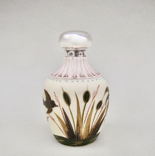 fig 1. VICTORIAN SILVER MOUNTED AESTHETIC MOVEMENT SCENT BOTTLE BY GEORGE WELCH, BIRMINGHAM 1888