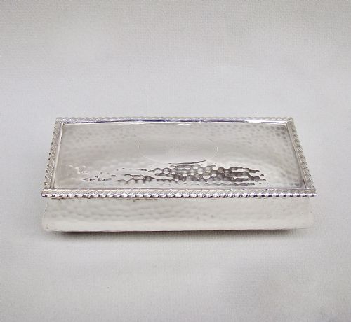 fig 1. SUPERB ARTS & CRAFT SPOT-HAMMERED SILVER LARGE TRINKET BOX BY HENRY MATTHEWS, BIRMINGHAM 1905