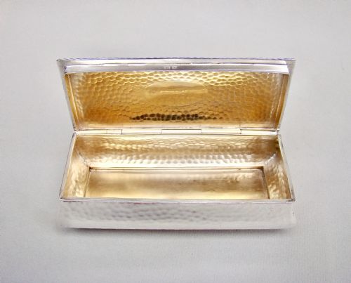 fig 3. SUPERB ARTS & CRAFT SPOT-HAMMERED SILVER LARGE TRINKET BOX BY HENRY MATTHEWS, BIRMINGHAM 1905