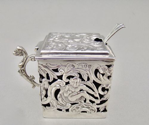 fig 2. RARE VICTORIAN SILVER MUSTARD POT BY WILLIAM COMYNS, LONDON 1891