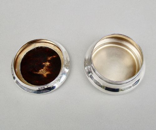fig 3. EXQUISITE SILVER PIQUE TORTOISESHELL JEWELLERY BOX OR TRINKET BOX BY WILLIAM COMYNS, LONDON 1910