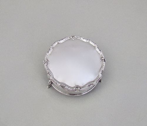 fig 1. GEORGE V SILVER JEWELLERY BOX BY MAPPIN & WEBB, BIRMINGHAM 1927