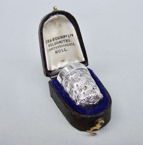 fig 1. CASED EDWARDIAN SILVER THIMBLE BY HENRY FOWLER, BIRMINGHAM 1905