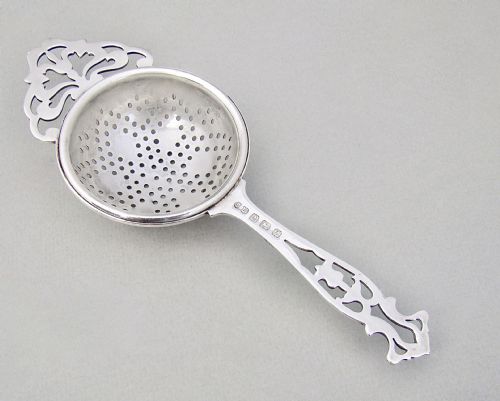 fig 1. GEORGE V SILVER TEA STRAINER BY WILLIAM SUCKLING, BIRMINGHAM 1924