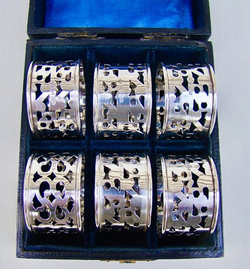 fig 1. MATCHED CASED SET OF SIX EDWARDIAN SOLID SILVER NAPKIN RINGS BY BROADWAY & CO, BIRMINGHAM CIRCA 1910