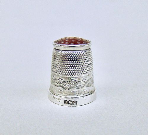 fig 3. CASED GEORGE V SILVER & CARNELIAN AGATE THIMBLE BY JAMES SWANN & SON, BIRMINGHAM 1922