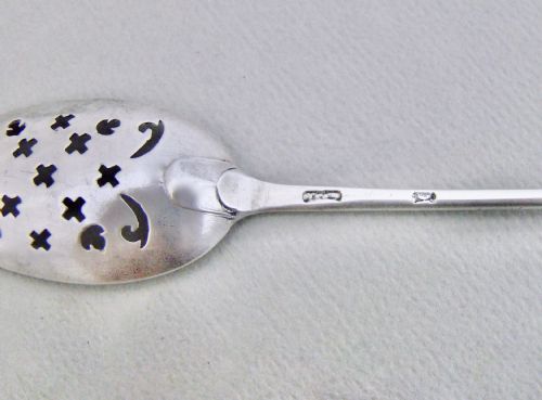 fig 2. GEORGIAN SILVER MOTE SPOON, LONDON CIRCA 1740