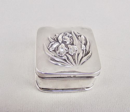 Exquisite Art Nouveau Silver Pill Box by Henry Matthews, Birmingham 1908
