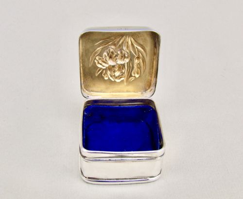 fig 1. EXQUISITE ART NOUVEAU SILVER PILL BOX BY HENRY MATTHEWS, BIRMINGHAM 1908