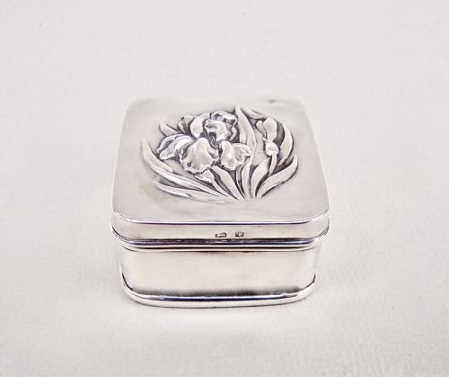 fig 2. EXQUISITE ART NOUVEAU SILVER PILL BOX BY HENRY MATTHEWS, BIRMINGHAM 1908