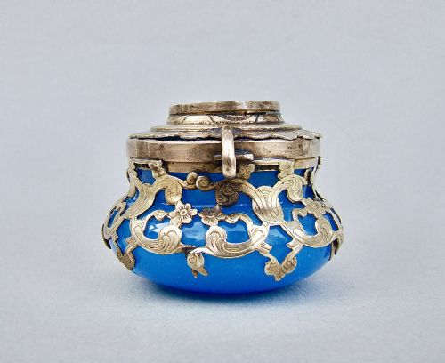 fig 2. UNUSUAL 19TH C. PALAIS ROYAL GRAND TOUR FRENCH OPALINE GLASS TRINKET BOX, CIRCA 1860