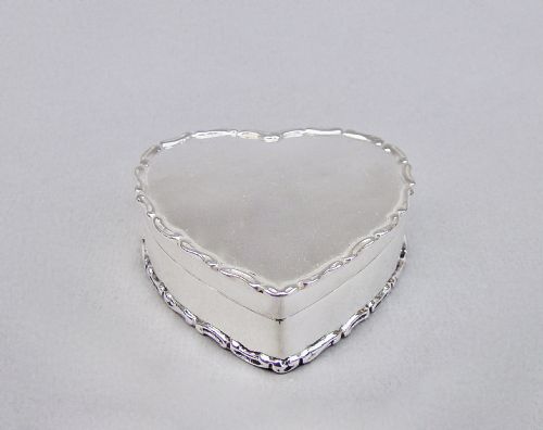 Exquisite Edwardian Silver Heart-shaped Trinket Box by Deakin & Francis, Birmingham 1904