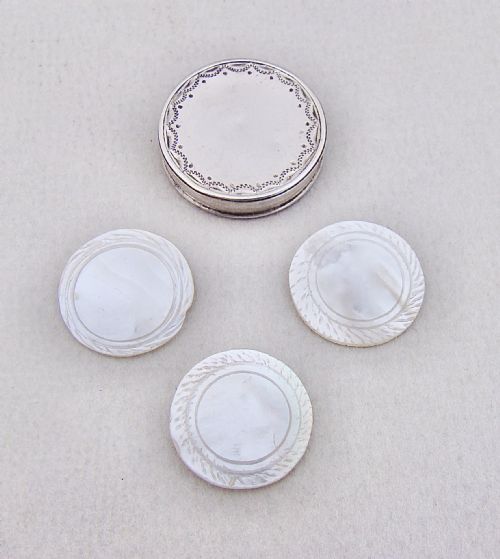 fig 1. GEORGIAN SILVER COUNTER BOX WITH MOTHER OF PEARLS COUNTERS, CIRCA 1790
