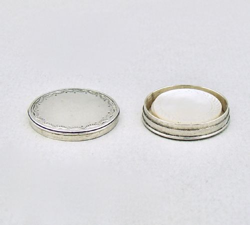fig 2. GEORGIAN SILVER COUNTER BOX WITH MOTHER OF PEARLS COUNTERS, CIRCA 1790