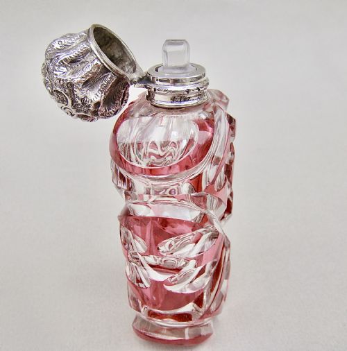 fig 3. STUNNING VICTORIAN BOHEMIAN OVERLAY CRANBERRY GLASS SCENT BOTTLE, CIRCA 1870