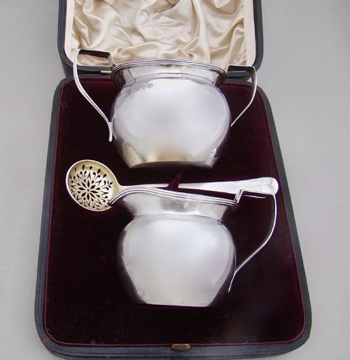 fig 2. CASED VICTORIAN SILVER STRAWBERRY SET BY JOHNSON, WALKER & TOLHURST LTD, LONDoN 1891