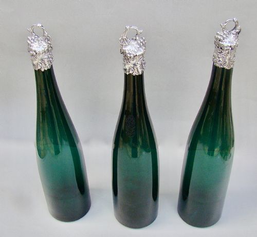 fig 1. SET OF THREE VICTORIAN BRISTOL GREEN GLASS DECANTER BY HENRY WILKINSON & CO, BIRMINGHAM 1839 IN THEIR ORIGINAL SILVER PLATED STAND