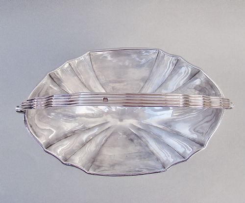 fig 2. GEORGIAN SILVER SWING-HANDLED SUGAR BASKET BY SOLOMON HOUGHMAN, LONDON 1795
