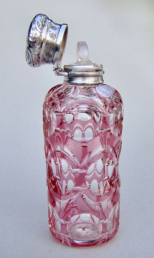 fig 3. EXQUISITE VICTORIAN OVERLAY CRANBERRY GLASS SCENT BOTTLE, CIRCA 1890