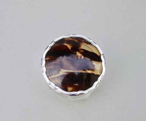 fig 2. GEORGE V SILVER & TORTOISESHELL ETCHED GLASS VANITY JAR BY E. S. BARNSLEY, BIRMINGHAM 1915