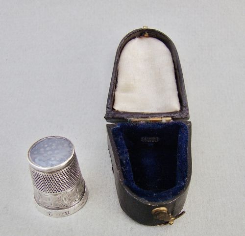 fig 1. CASED GEORGE V SILVER & AGATE THIMBLE BY JAMES SWANN & SON, BIRMINGHAM 1932
