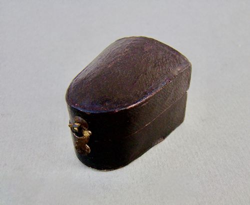 fig 2. CASED GEORGE V SILVER & AGATE THIMBLE BY JAMES SWANN & SON, BIRMINGHAM 1932
