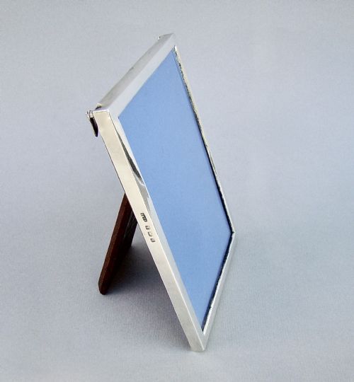 fig 2. GEORGE V SOLID SILVER PHOTO FRAME BY SYDNEY & CO, BIRMINGHAM, 1919