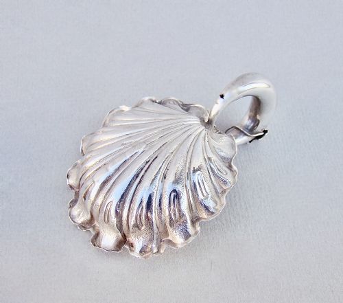 fig 2. RARE AND EXQUISITE VICTORIAN SILVER WINE TASTER BY GEORGE UNITE, BIRMINGHAM 1862