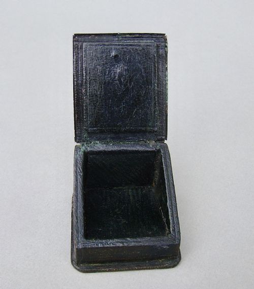 fig 2. EDWARDIAN SILVER SINGLE STAMP BOX BY EDWARD SOUTER BARNSLEY, BIRMINGHAM 1903