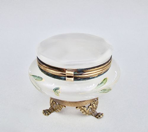 19TH CENTURY FRENCH ENAMELLED GLASS TRINKET BOX CIRCA 1890 - ADDITIONAL PHOTO 1