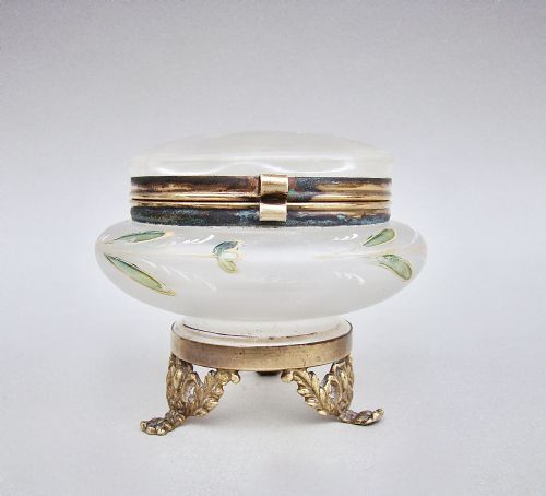 19TH CENTURY FRENCH ENAMELLED GLASS TRINKET BOX CIRCA 1890 - ADDITIONAL PHOTO 2