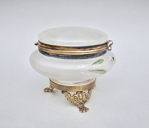 19TH CENTURY FRENCH ENAMELLED GLASS TRINKET BOX CIRCA 1890 - ADDITIONAL PHOTO 5
