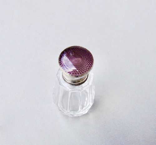 fig 2. ART DECO SILVER AND ENAMELLED GLASS SCENT BOTTLE BY HENRY PERKINS, LONDON 1928