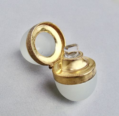 fig 2. FRENCH PALAIS ROYAL PALE GREEN BULLET-SHAPED FROSTED GLASS SCENT BOTTLE, GILT ORMULU, CIRCA 1830