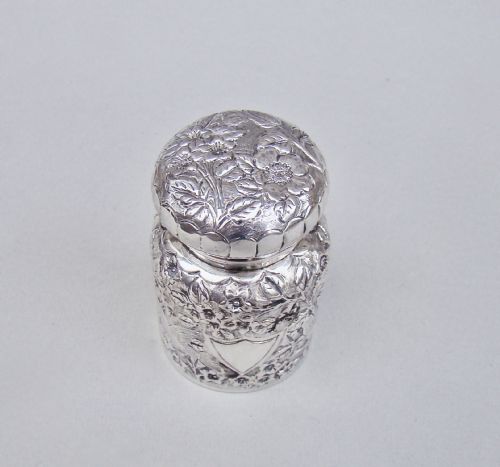 fig 2. VICTORIAN SOLID SILVER LARGE SCENT BOTTLE / COLOGNE BOTTLE BY A.W. PENNINGTON, BIRMINGHAM 1891