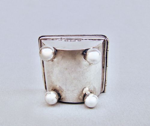 fig 3. VICTORIAN SILVER SINGLE STAMP BOX BY LEVI & SALAMAN, BIRMINGHAM 1900