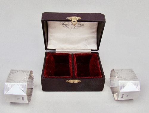 fig 1. SUPERB CASED PAIR OF ART DECO SOLID SILVER NAPKIN RINGS BY SELFRIDGE & CO, BIRMINGHAM 1938