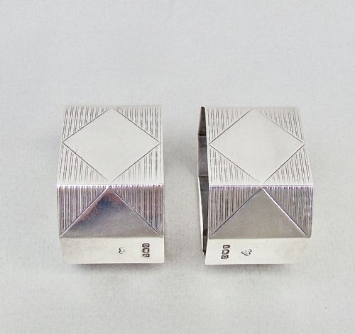 fig 2. SUPERB CASED PAIR OF ART DECO SOLID SILVER NAPKIN RINGS BY SELFRIDGE & CO, BIRMINGHAM 1938