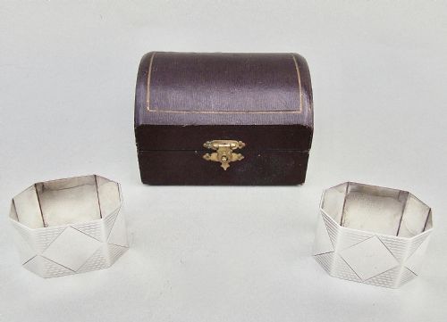 fig 3. SUPERB CASED PAIR OF ART DECO SOLID SILVER NAPKIN RINGS BY SELFRIDGE & CO, BIRMINGHAM 1938