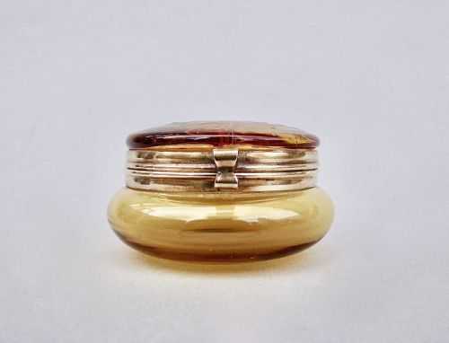 fig 2. 19TH CENTURY FRENCH ENAMELLED AMBER GLASS TRINKET BOX, CIRCA 1890